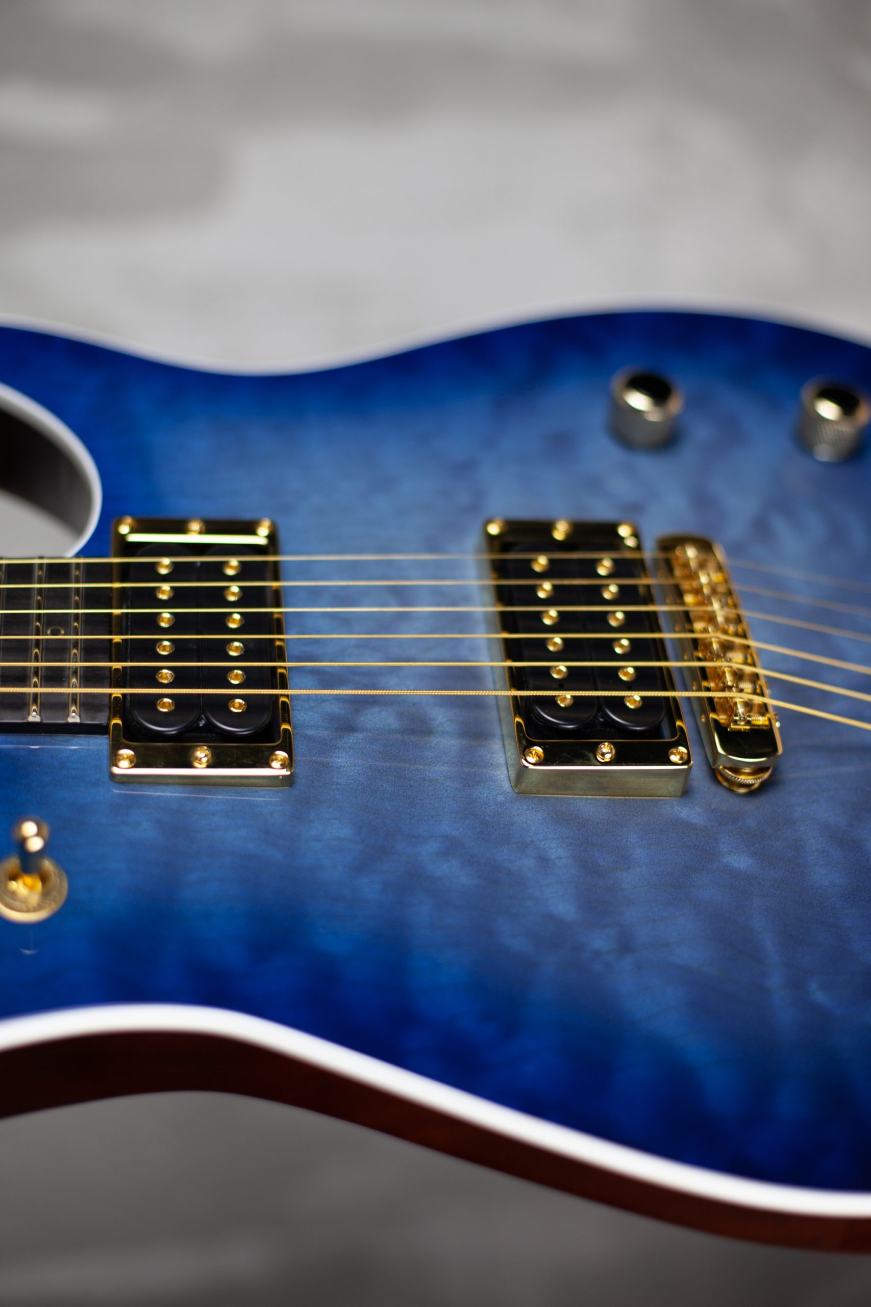 Vue détail table électrique custom "Volva" Bertrand